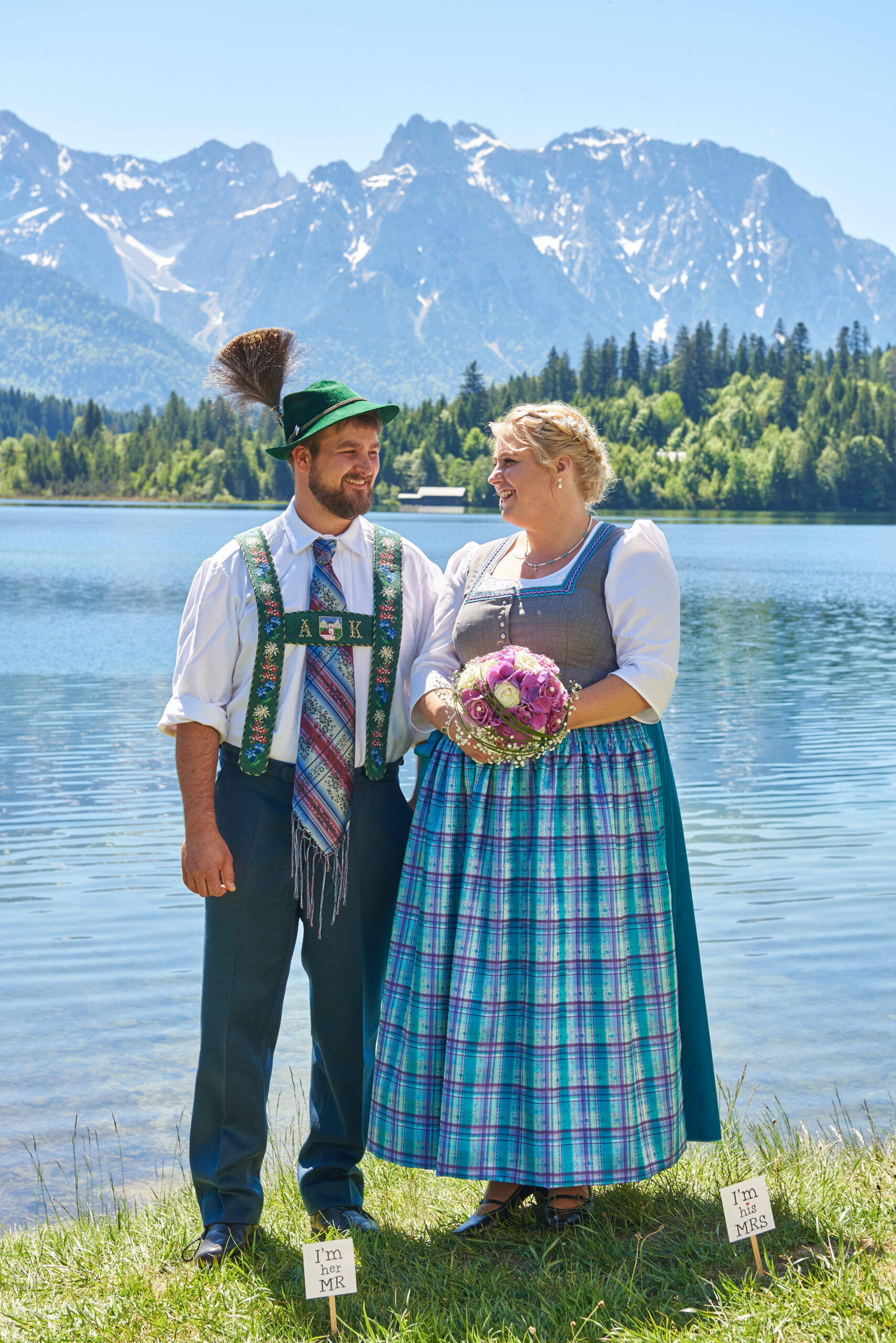 Brautpaarshooting in Tracht am Barmsee